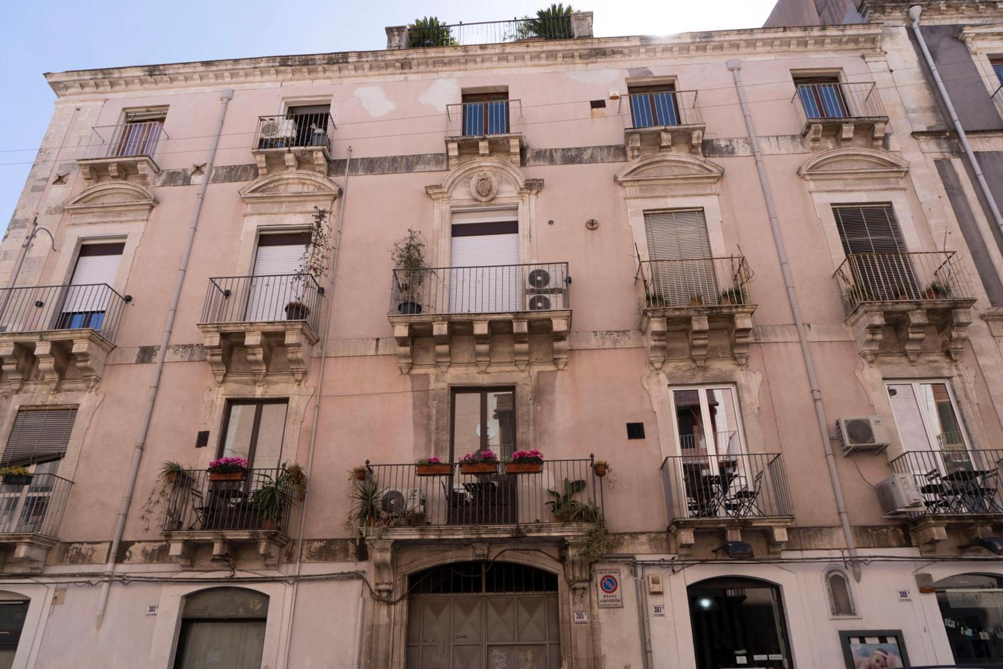 Etna Timeo Central Apartment In Baroque Building Catania Exterior photo